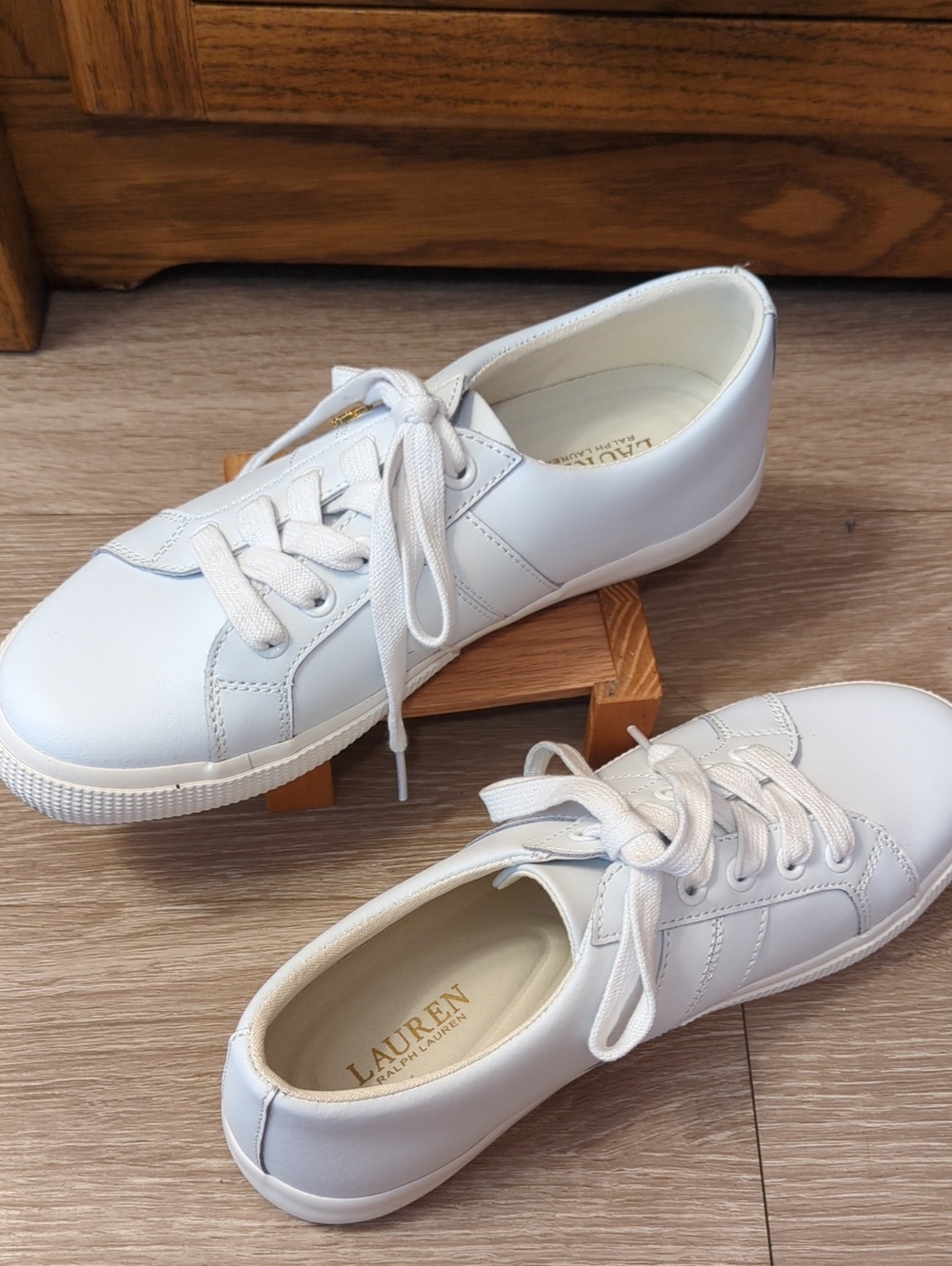 Lauren Ralph Lauren White Lace-Up Sneakers with Gold LRL Logo Size 7 - Picture 7 of 9